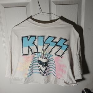 Kiss Crop Top Graphic Shirt